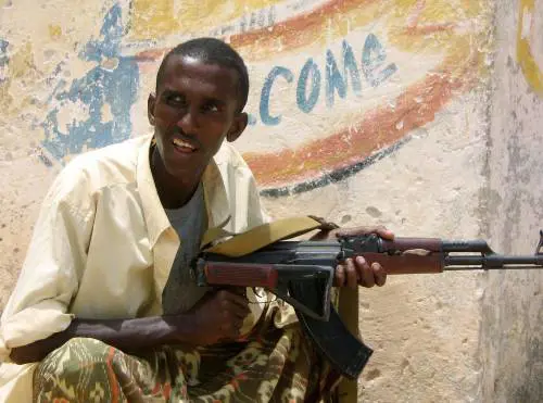 Somalia, aerei Usa bombardano base islamica