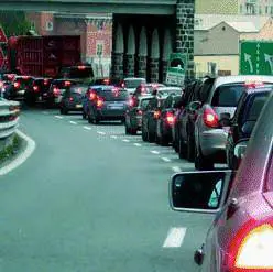 Riapre il porto, si ferma la città: code e incidenti