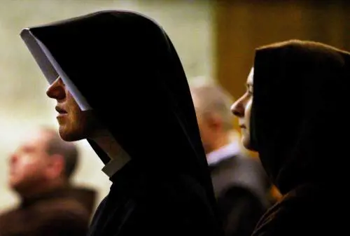 Convento, novizia  
scappa con la superiora