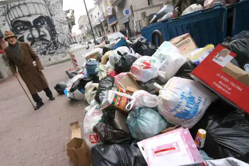 Napoli, rifiuti in Germania via nave: costi doppi