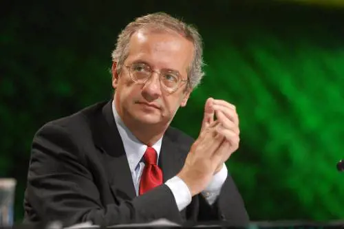 Walter, il camaleonte che diventa tedesco operaio e "cumenda"