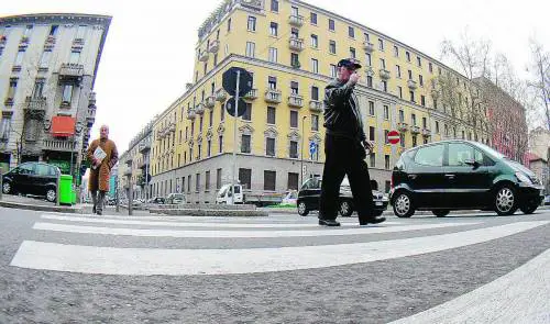 Strisce pedonali sicure: in arrivo telecamere, monitor e avvisi sonori