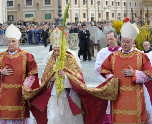 Il Papa: la fede non ceda all'avidità e all'idolatria