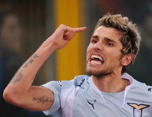 L'Inter frena, ma la Roma cade nel derby