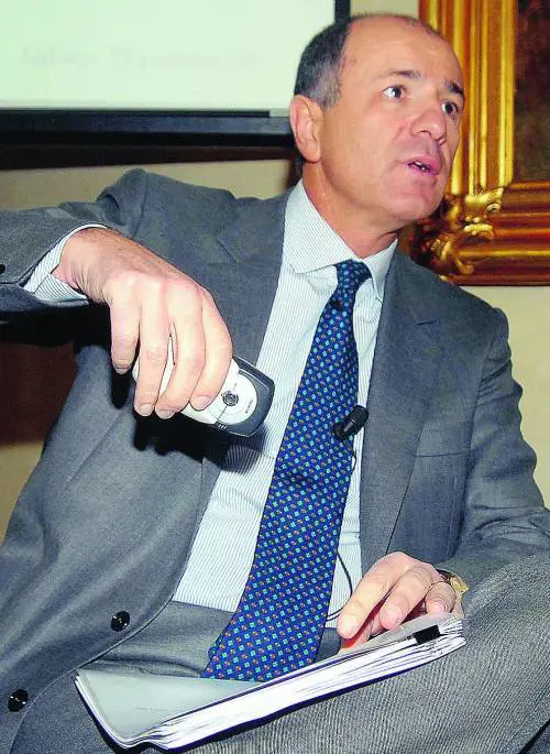 Intesa macina utili e conferma gli obiettivi