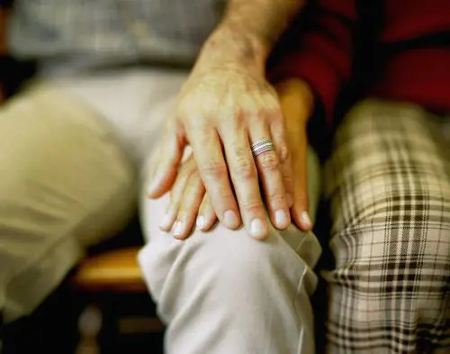 Uomini senza fede 
Via l'anello dal dito