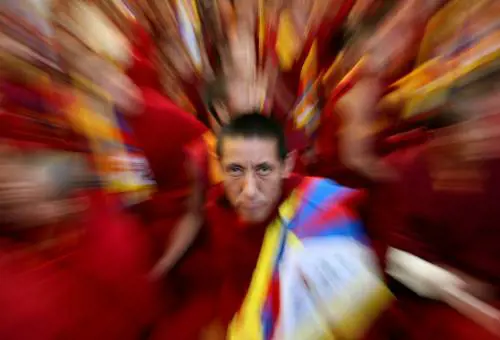 Olimpiadi, i cinque cerchi dell’orrore 
Ma Sarkozy rompe il muro dell’ipocrisia