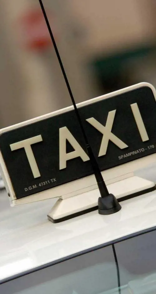 Romeni rubavano ai negozi e fuggivano in taxi