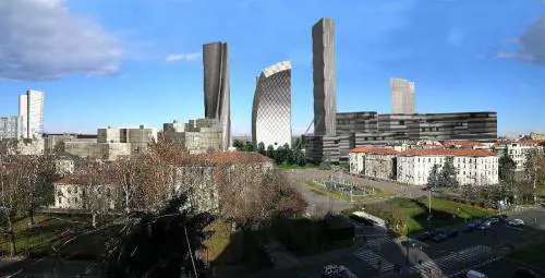 Berlusconi demolisce i grattacieli