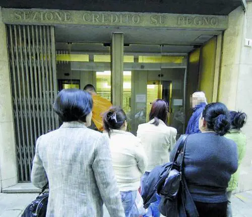 In fila al Monte pegni «ringraziando» Prodi