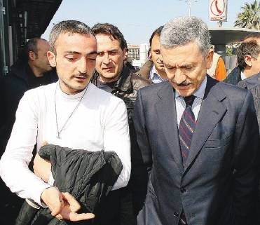 Napoli snobba D’Alema: a riceverlo solo il signor Laricchio