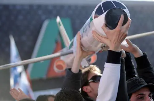 Alitalia convoca i sindacati per il 15 aprile