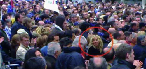 La Gasco tra i fan di Berlusconi, Gatti prenota lEuroparlamento