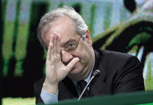 Ora Walter fa gli auguri (e chiede i voti) ai morti