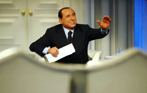 Berlusconi: il Pd "usa" Totti e Clooney