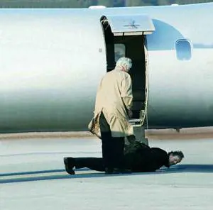 Libero: scuse a Miuccia 
Prada. Feltri: "Macché"