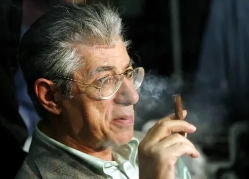 Bossi: "Vertici inutili.
Parliamo solo con Silvio"