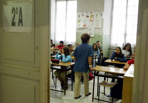 Temi choc a scuola:
 
"La camorra protegge"