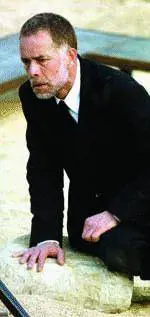 Lavia, ammalato di solitudine, simpantana nei monologhi