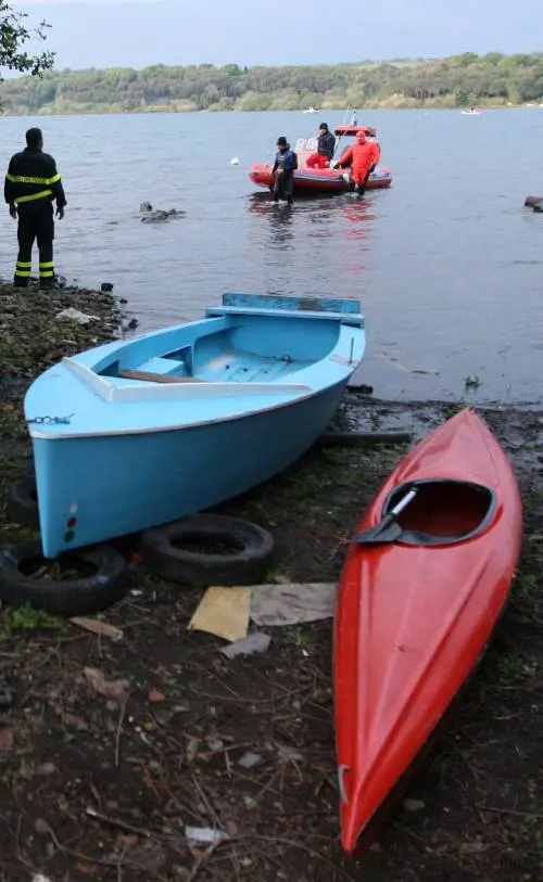Bracciano, canoa 
si rovescia nel lago: 
morto un 14enne
