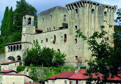 La strana campagna del «luneziano» Bondi al testa a testa per la Provincia