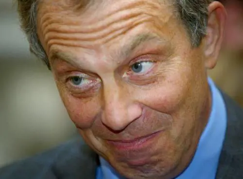 Sexy-massaggi e gaffe 
Ecco i segreti di Blair