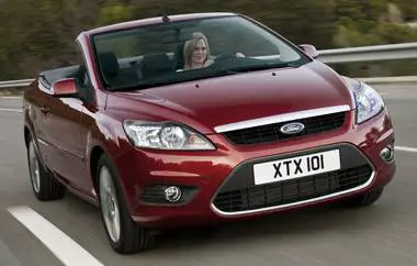 La Ford anticipa l'estate 
con Focus "apri e chiudi"