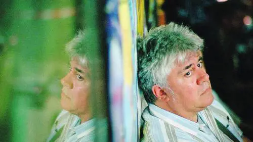 Almodóvar malato: "Io, chiuso in casa ferito dalla luce"