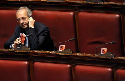 Pd in crisi, Veltroni: "Nessuna resa dei conti" 
I "big" dicono no al congresso anticipato