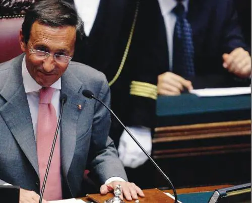 Fini presidente della Camera: "Ora è finito 
il dopoguerra. Sono di parte ma garantirò tutti"