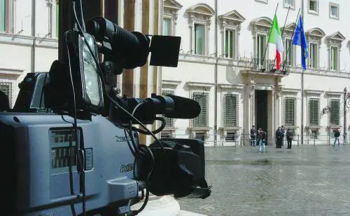 Palazzo Chigi ai dipendenti: «Timbrate, cè la tv»