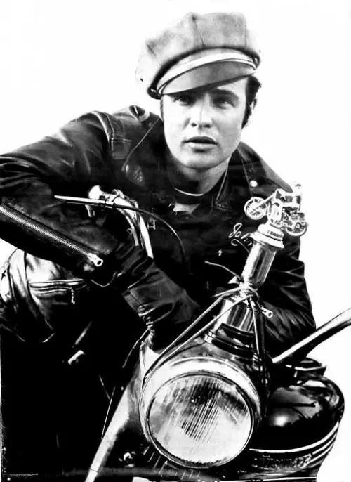 Rubato il giubbotto 
del "selvaggio" Brando