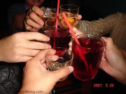 Metà degli inglesi vanno 
al lavoro ubriachi