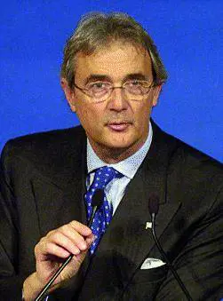 Salpa dallisola di Bergeggi la barca dei parlamentari Pdl