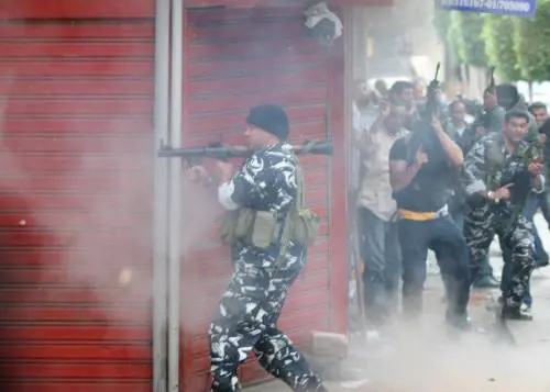 Inferno a Beirut,  
Hezbollah minaccia 
guerra: dieci morti