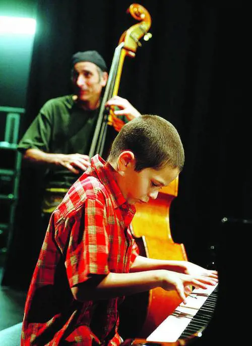 Ariel, il bambino prodigio che  suona il jazz da veterano