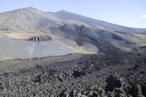 L'Etna si risveglia: 150 scosse