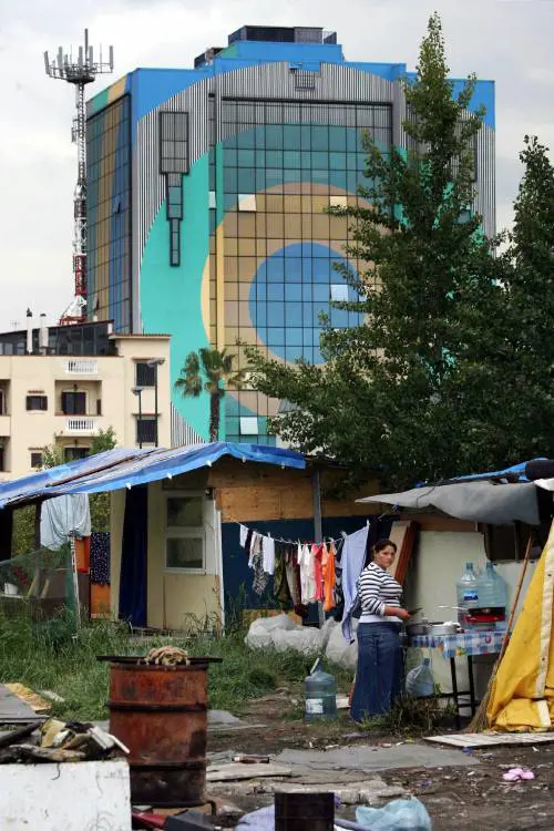 Napoli, molotov e sassi contro i campi rom