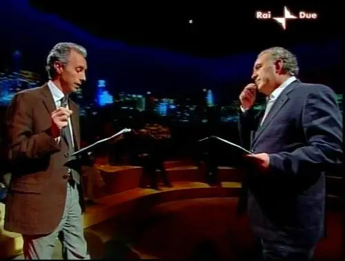 Santoro a Travaglio: 
"Il pubblico sta con te" 
E Castelli lo querela