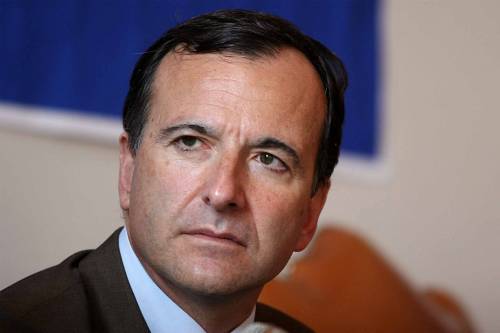 Frattini: "Tra un anno impronte digitali per chi entra in Europa"