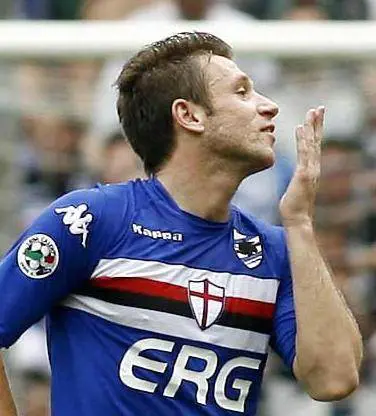 Cassano, un gol e un bacio per Carolina