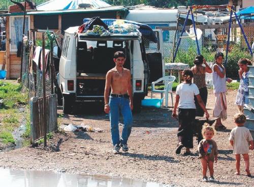 Otto italiani su 10: via i rom 
senza lavoro