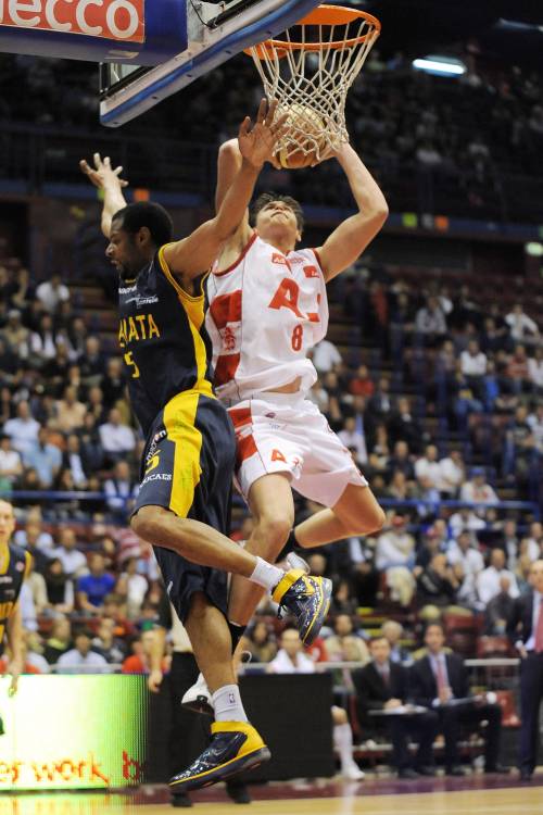 Basket, Milano trova la semifinale 
Si scontrerà con il muro di Siena