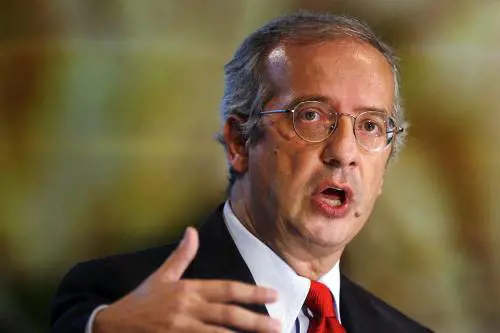 Rom, parlamento europeo sul caso Italia 
Veltroni: "La clandestinità non sia reato"