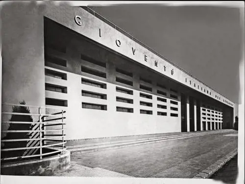 La schiera di architetti 
"formati" dal fascismo