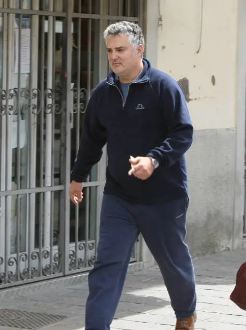 Scopre il ladro in casa: spara e lo uccide