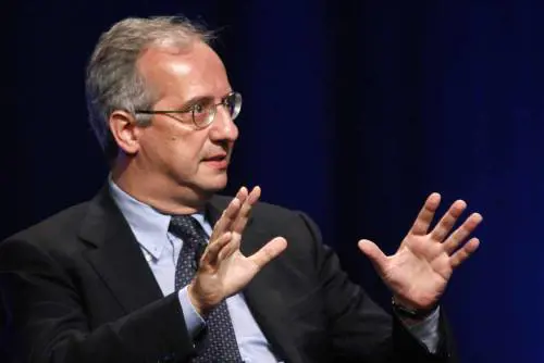 Alitalia, Veltroni: "Il governo riferisca subito"