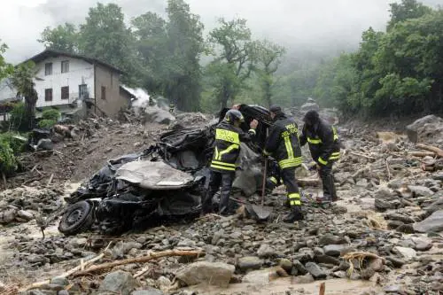 NordOvest, è emergenza per il maltempo 
Frana su una casa: due morti, due dispersi