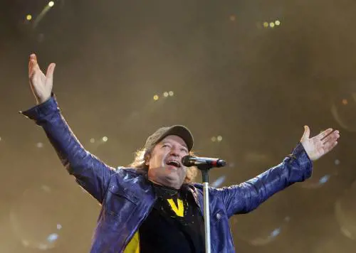 Vasco, partita la tournée: "Sono qui per portarvi un po’ di gioia"