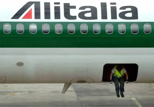 Alitalia, Tremonti: "Avviati contatti con Intesa"